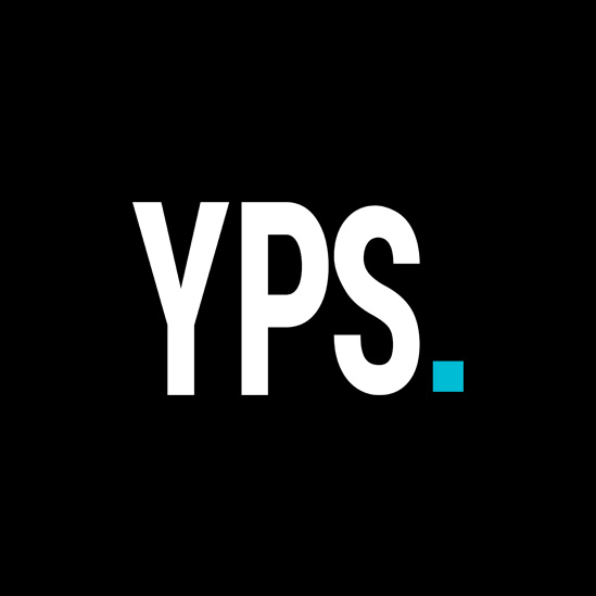 Das Logo von YPS ist in weiß auf einem schwarzen Hintergrund platziert.